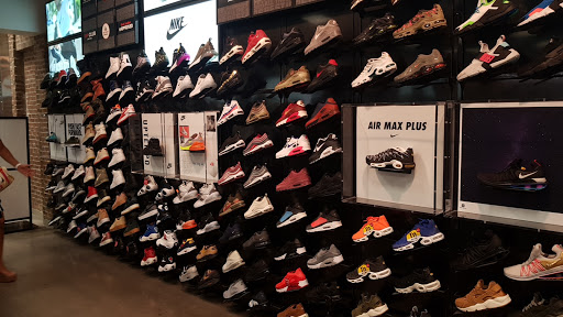 Shoe Store «Foot Locker», reviews and photos, 12801 W Sunrise Blvd, Sunrise, FL 33323, USA