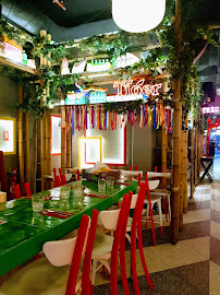 Atmosphère du Restaurant vietnamien Hanoï Cà Phê Vélizy 2 à Vélizy-Villacoublay - n°18