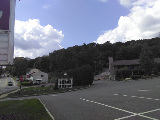 Liquor Store «Liquor Factory (Hopatcong)», reviews and photos, 128 Lakeside Blvd, Hopatcong, NJ 07843, USA