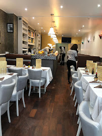 Atmosphère du Restaurant de spécialités d'Afrique de l'Ouest Le Falilou à Paris - n°1