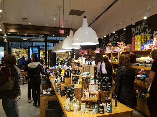 Cosmetics Store «Lush Cosmetics», reviews and photos, 101 Jordan Creek Pkwy #11273, West Des Moines, IA 50266, USA