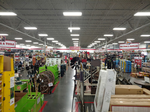 Home Improvement Store «Tractor Supply Co.», reviews and photos, 1714 N Main St, Shelbyville, TN 37160, USA