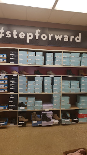 Shoe Store «Famous Footwear», reviews and photos, 124 Danada Square W, Wheaton, IL 60189, USA