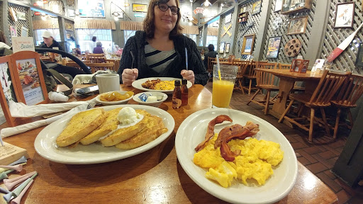 American Restaurant «Cracker Barrel Old Country Store», reviews and photos, 4700 Portsmouth Blvd, Chesapeake, VA 23321, USA