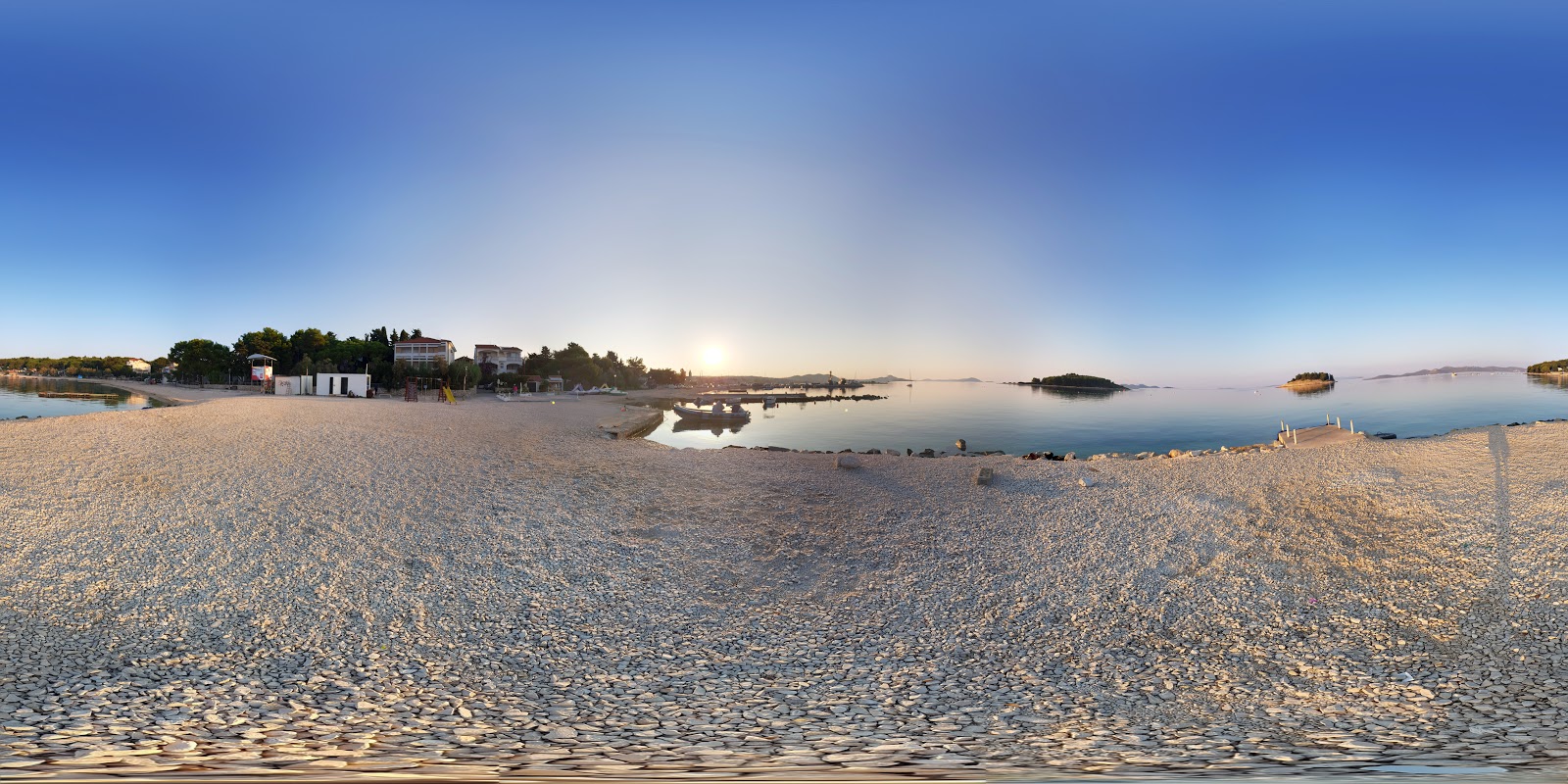 Pakostane beach'in fotoğrafı - Çocuklu aile gezginleri için önerilir