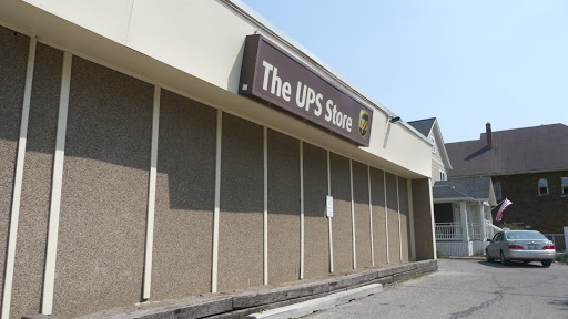 Shipping and Mailing Service «The UPS Store», reviews and photos, 4230 N Oakland Ave, Milwaukee, WI 53211, USA