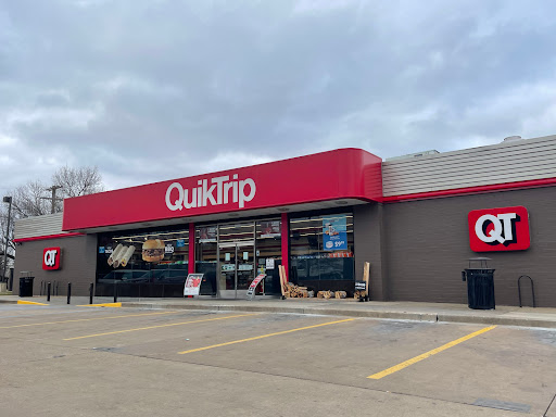 Gas Station «QuikTrip», reviews and photos, 2621 Woodson Rd, Overland, MO 63114, USA
