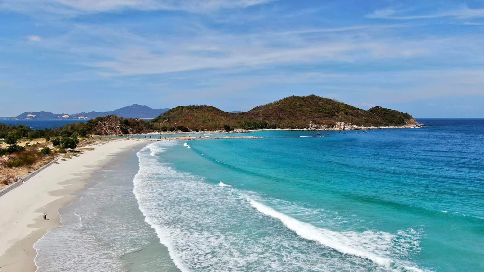 Foto van Binh Tien Beach met fijne beige zand oppervlakte