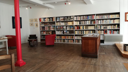 Librairie de livres d'occasion Au Livre retrouvé Barbezieux-Saint-Hilaire