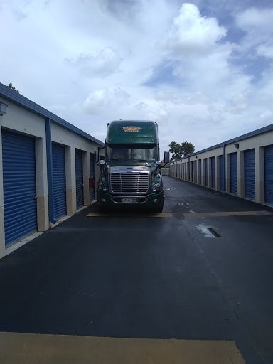 Self-Storage Facility «US Storage Centers», reviews and photos, 2765 NW 207th St, Miami Gardens, FL 33056, USA