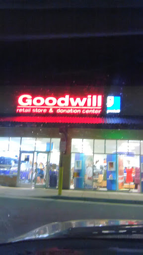 Thrift Store «Goodwill Retail Store & Donation Center», reviews and photos, 22405 Enterprise St, Sterling, VA 20164, USA