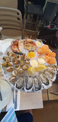 Huître du Restaurant de fruits de mer CHEZ ANTONIN - Écailler aux Halles de Lyon Paul Bocuse - n°13