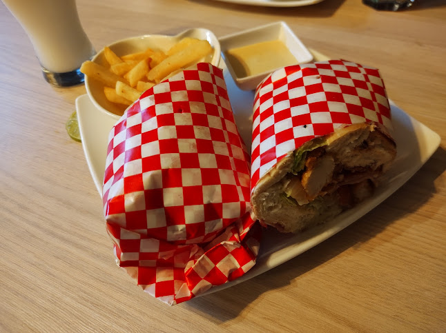 Lotu's Bistro Bar - Bar