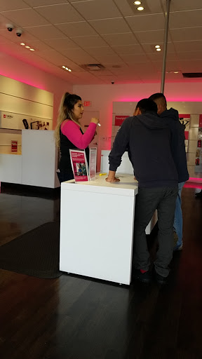 Cell Phone Store «T-Mobile», reviews and photos, 720 S Harbor Blvd, Santa Ana, CA 92704, USA