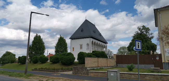 Nyírbátori Kulturális Központ - Könyvtár