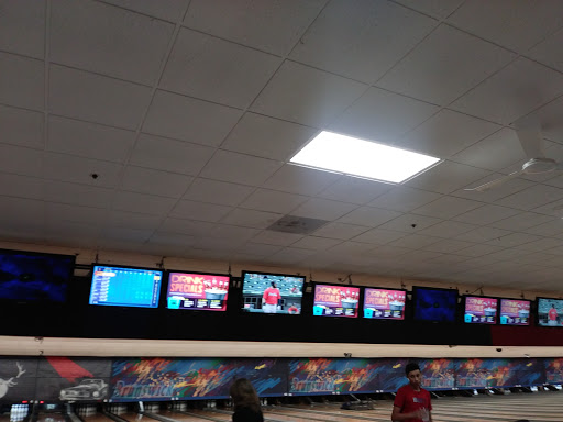 Bowling Alley «Brunswick Zone Roselle Lanes», reviews and photos, 1100 W Lake St, Roselle, IL 60172, USA
