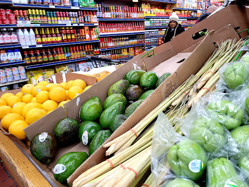 Produce Market «Rogers Park Fruit Market», reviews and photos, 7401 N Clark St, Chicago, IL 60626, USA