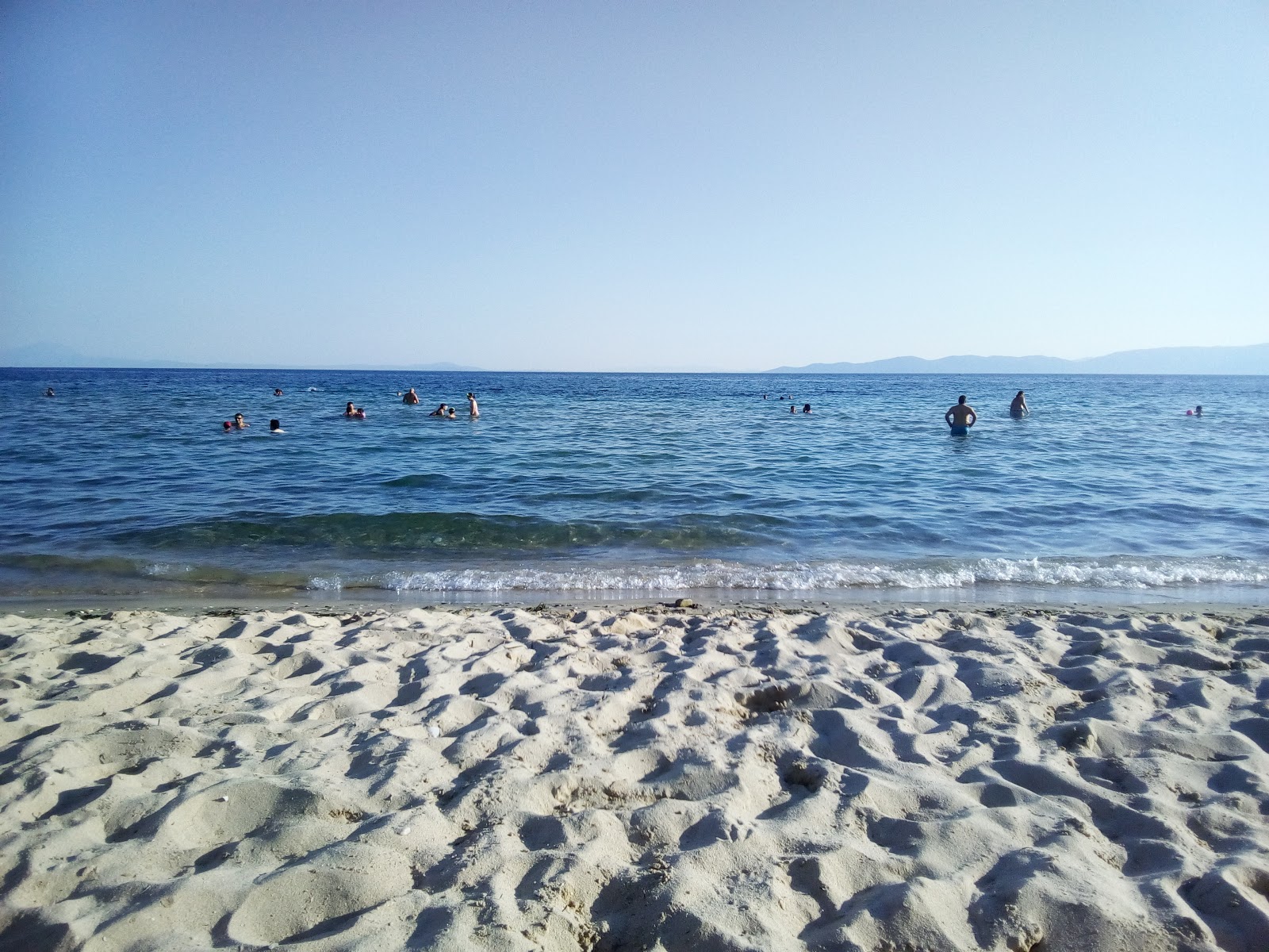 Photo de Paralia Karianis avec baie longue