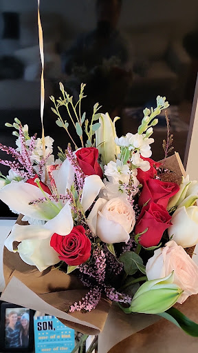 Wholesale Florist «Divine Floral & Gifts», reviews and photos, 1626 W Randol Mill Rd, Arlington, TX 76012, USA