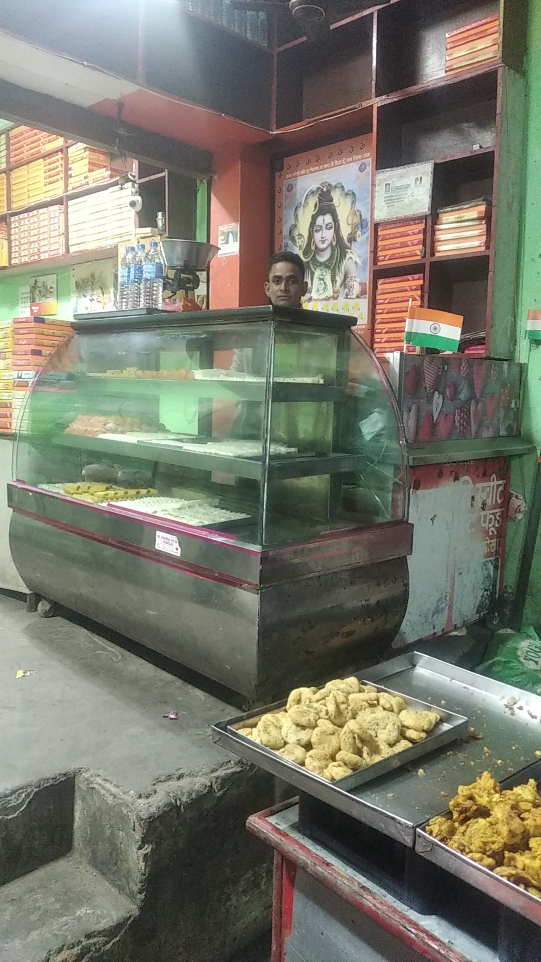 न्यू मां वैष्णो स्वीट्स एण्ड रेस्टोरेंट ऑल इंडिया कैटरिंग सर्विस