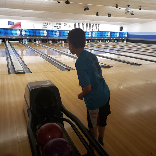 Bowling Alley «Wallenpaupack Bowling Center», reviews and photos, 15 Bowling Center Ln, Hawley, PA 18428, USA