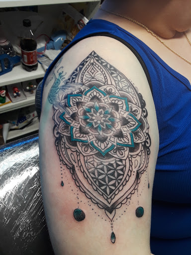 Tattoo Shop «Shotgun Tattoos & Body Piercing», reviews and photos, 307 E Moore Ave, Terrell, TX 75160, USA