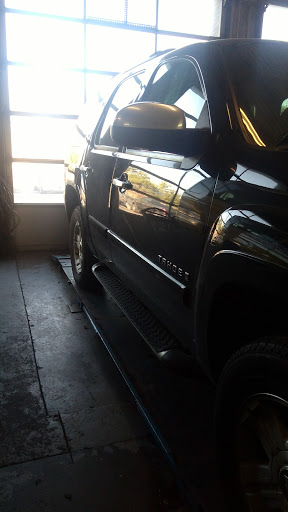 Auto Repair Shop «Meineke Car Care Center», reviews and photos, 2401 Westown Pkwy, West Des Moines, IA 50266, USA