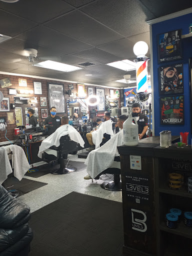 Marte's Barber Shoppe/Barbería - Greensboro