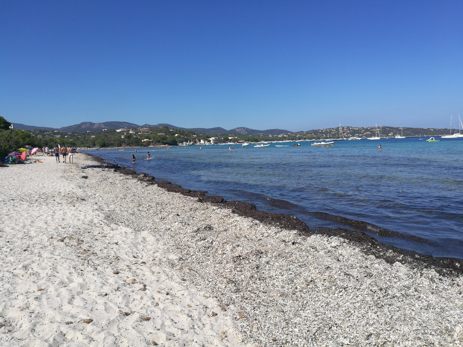 Foto von Strand von Pinarellu befindet sich in natürlicher umgebung