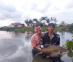 Hookers Fishing Lake Pattaya photo