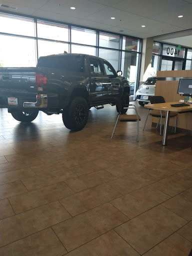 Toyota Dealer «Toyota of Puyallup», reviews and photos, 1400 River Rd, Puyallup, WA 98371, USA