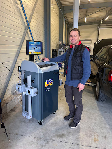 Photo 1 - Boumbo Automobiles