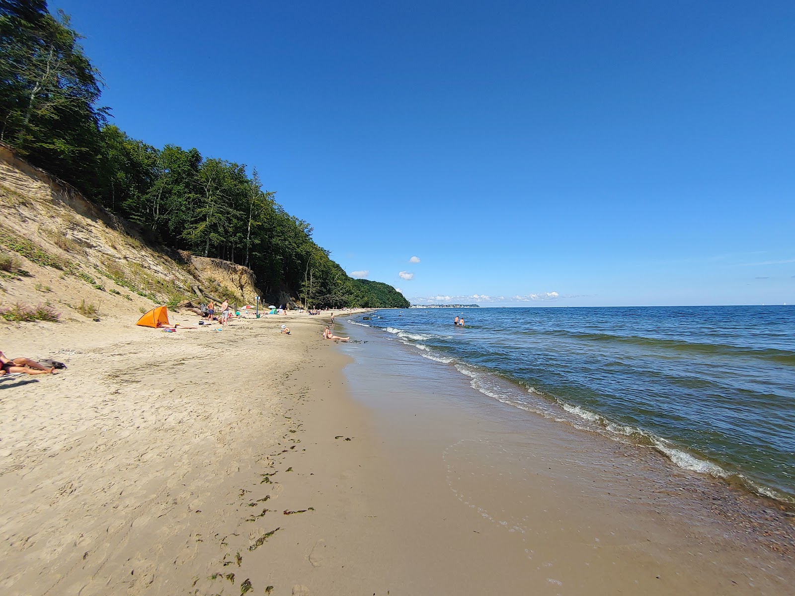 Foto van Redlowska Beach met helder zand oppervlakte