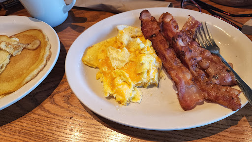 American Restaurant «Cracker Barrel Old Country Store», reviews and photos, 27491 Helen Dr, Perrysburg, OH 43551, USA