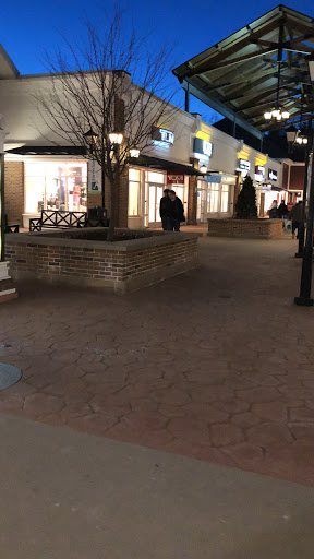 Fashion Accessories Store «Michael Kors», reviews and photos, 80 Premium Outlets Blvd Suite 323, Merrimack, NH 03054, USA