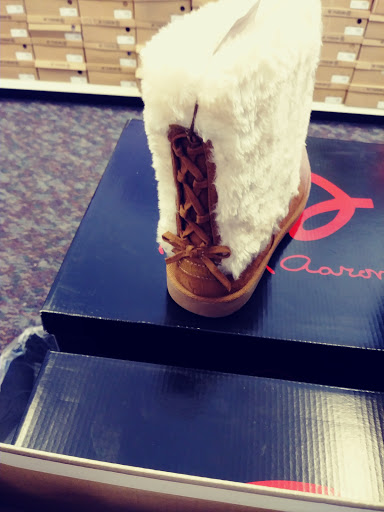 Shoe Store «Shoe Carnival», reviews and photos, 11772 W 95th St, Overland Park, KS 66214, USA