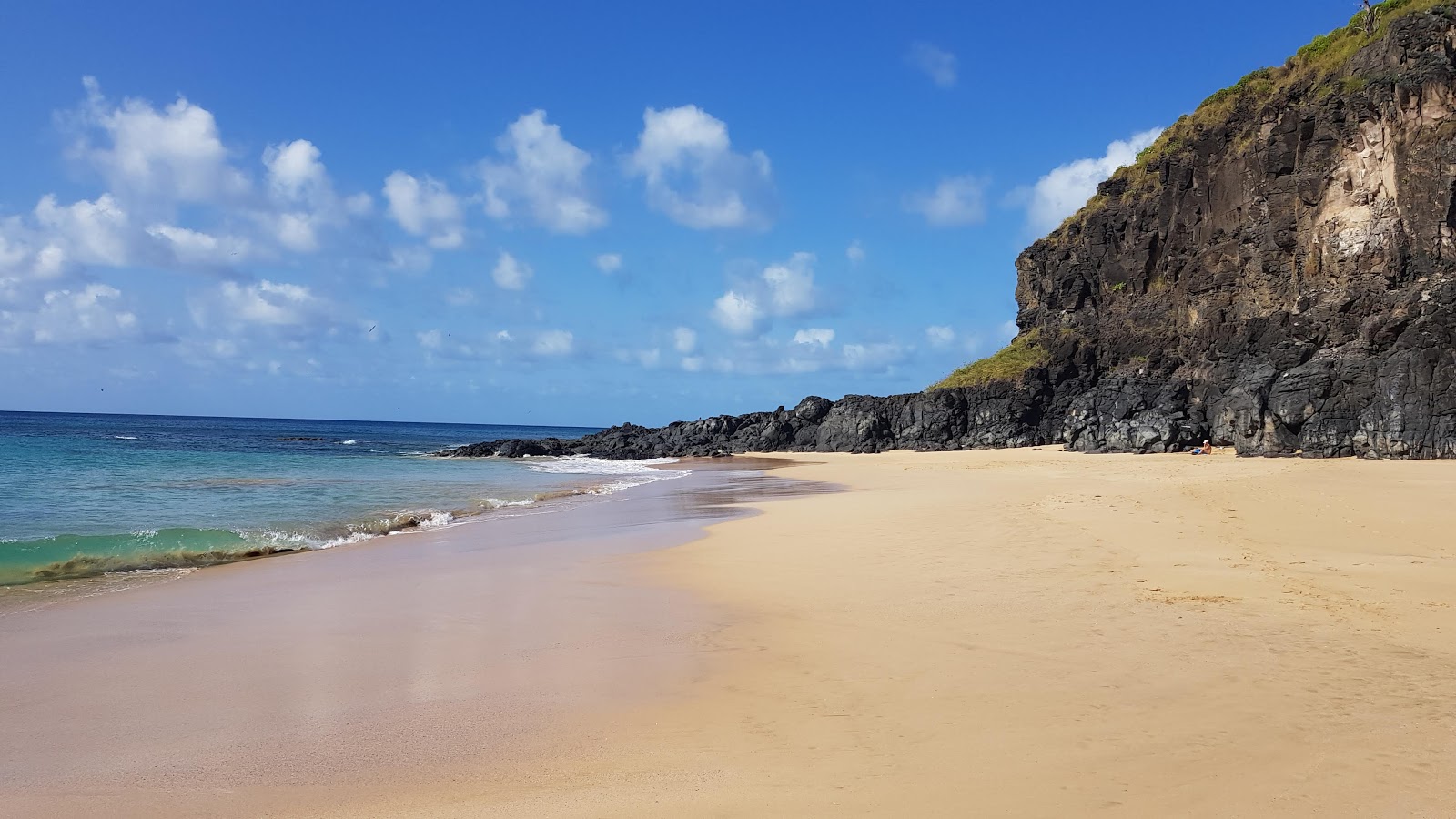 Foto von Praia do Americano mit geräumige küstenlinie