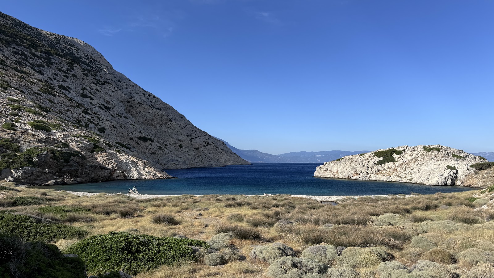 Foto di Tourkolimnionas Beach zona selvaggia