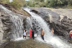 Kumbakkarai Falls image