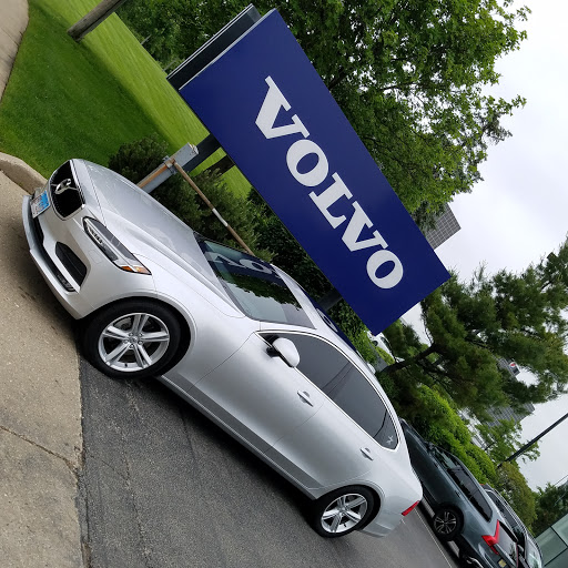 Car Dealer «Patrick Volvo», reviews and photos, 1600 E Higgins Rd, Schaumburg, IL 60173, USA