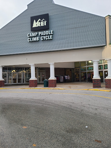 Camping Store «REI», reviews and photos, 200 Ridge Pike #115, Conshohocken, PA 19428, USA