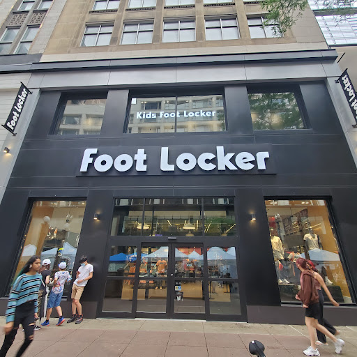 Shoe Store «Footaction», reviews and photos, 32 S State St, Chicago, IL 60603, USA