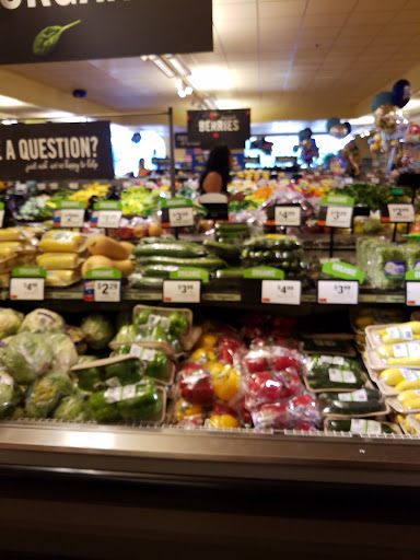 Grocery Store «Stop & Shop», reviews and photos, 333 W River St, Providence, RI 02904, USA