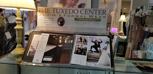 Rosebuds Bridal & Tuxedo, 7655 Highland Rd, Waterford Twp, MI 48327, USA, 