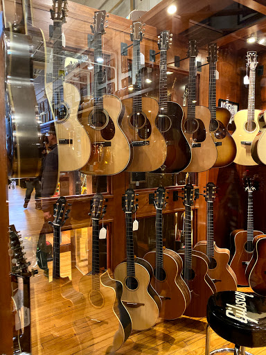 Musical instrument shops in New York