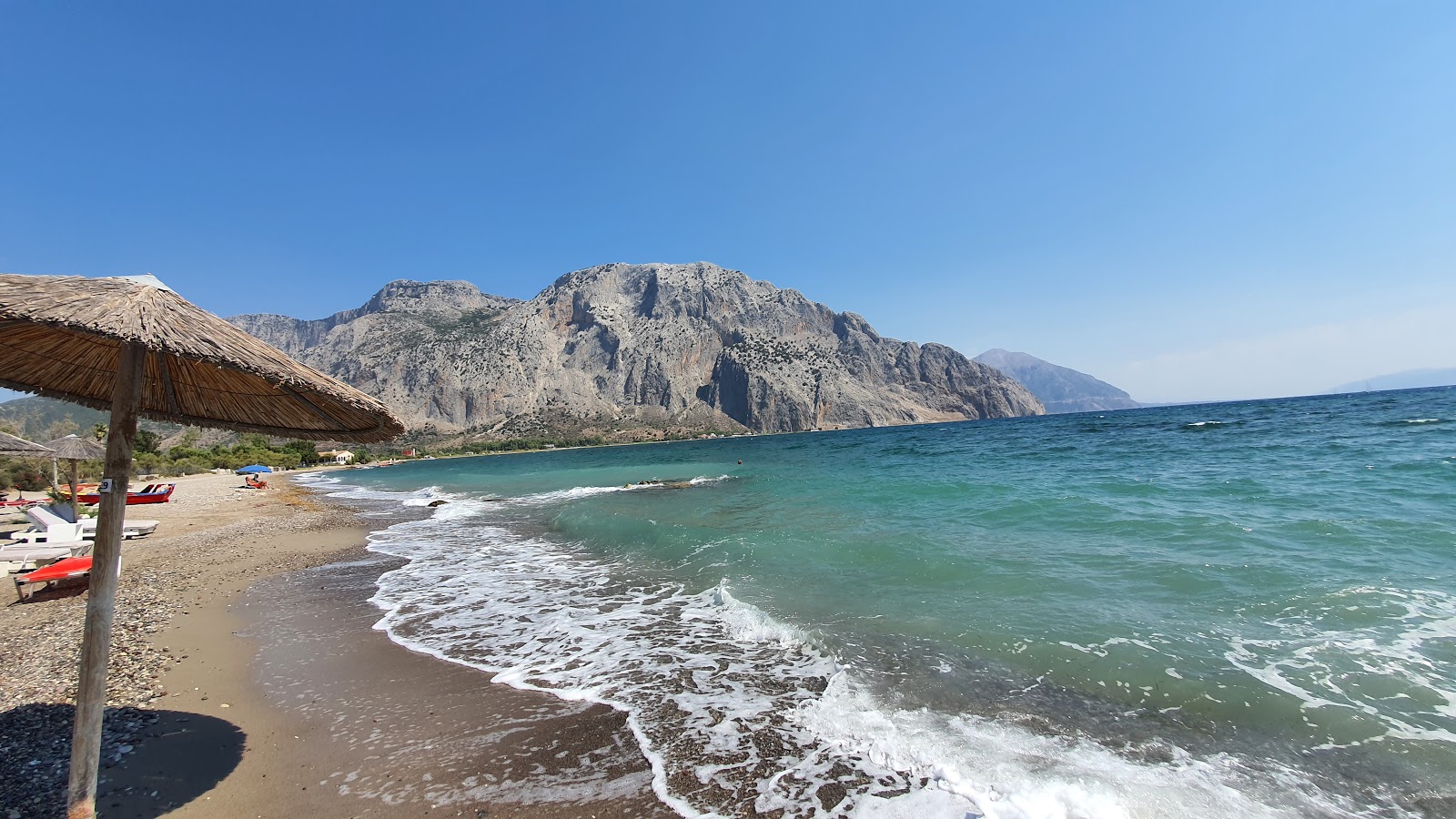 Foto von Nostros beach mit geräumige bucht