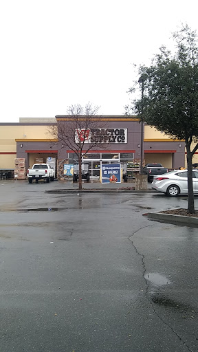 Tractor Supply Co., 6881 Cameron Blvd, Gilroy, CA 95020, USA, 