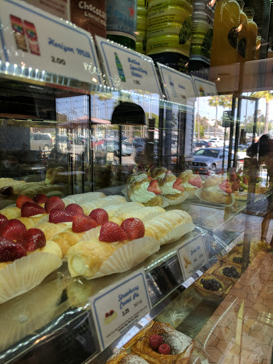 Shopping Mall «Redondo Shores Shopping Center», reviews and photos, 417 Pacific Coast Hwy, Redondo Beach, CA 90277, USA