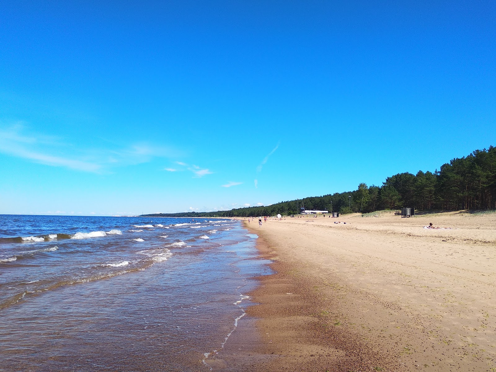 Saulkrasti beach II的照片 带有明亮的沙子表面