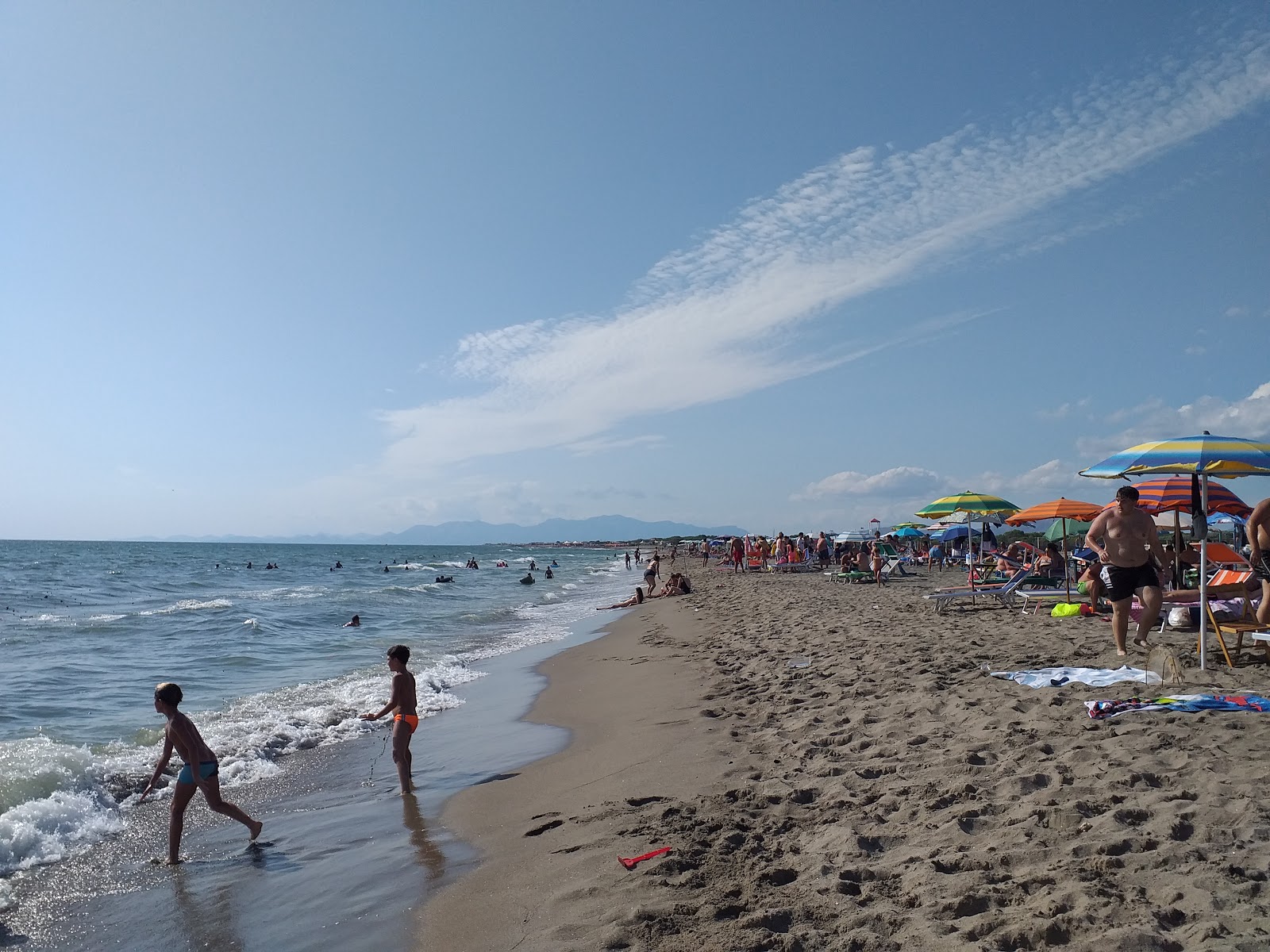 Foto di Spiaggia di Baia Verde con una superficie del sabbia beige